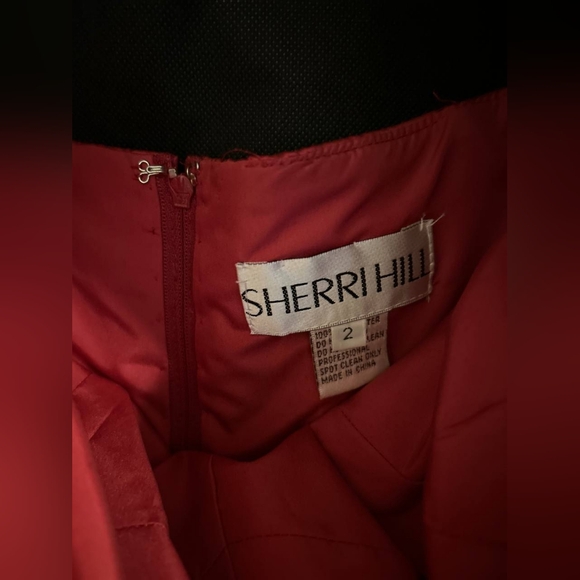 SHERRI HILL strapless satin short dress with jeweled pockets - Picture 5 of 11